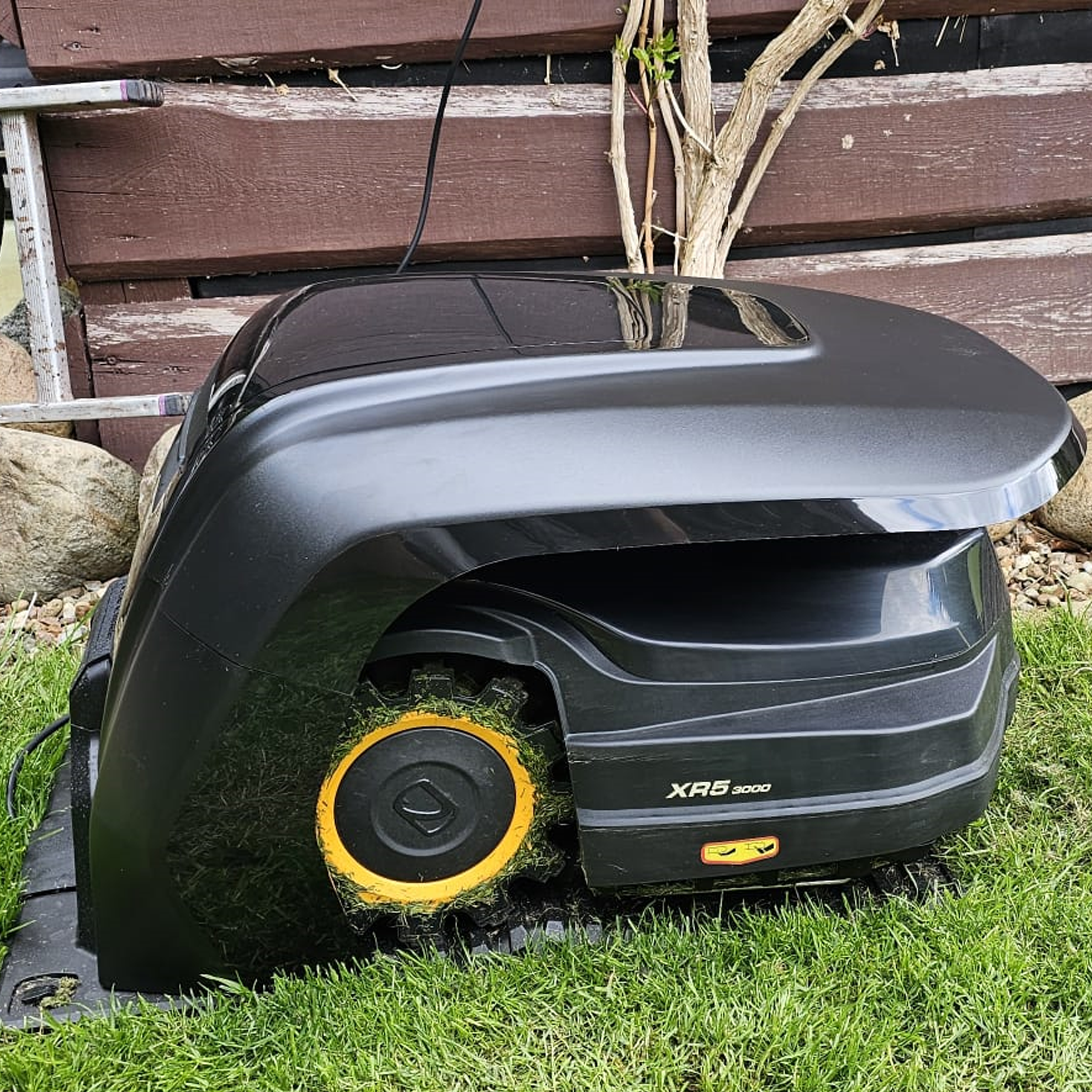Garaż dla robotów Cub Cadet z serii XR5 oraz robotów Robomow z serii RK, RKS - obrazek 4